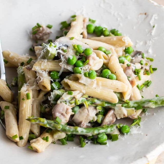 Rigatoni with Peas, Mushrooms & Prosciutto.
